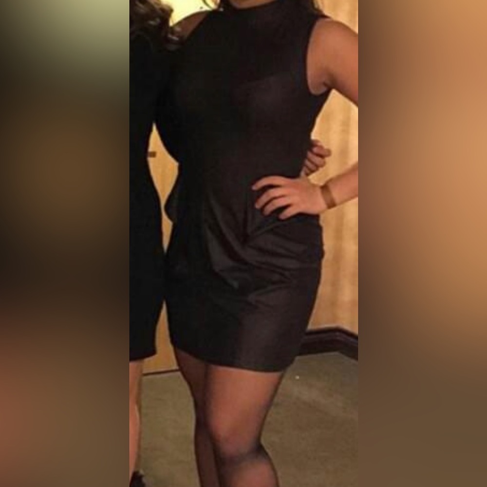 Sleeveless faux leather Guess mini dress 🖤🖤